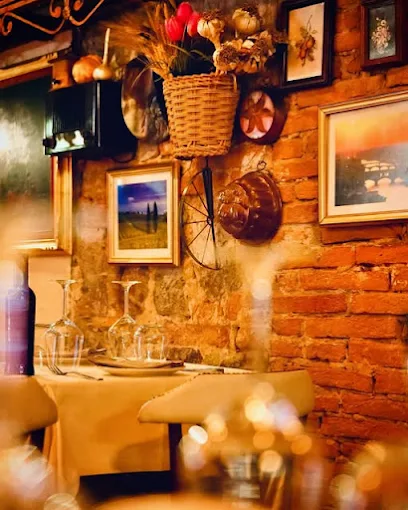 Interno Ristorante Il Granaio - Dettagli e rame
